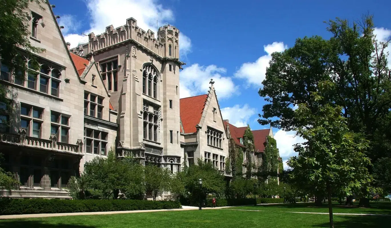 Hyde Park Tower Apartments, Chicago – Exterior
