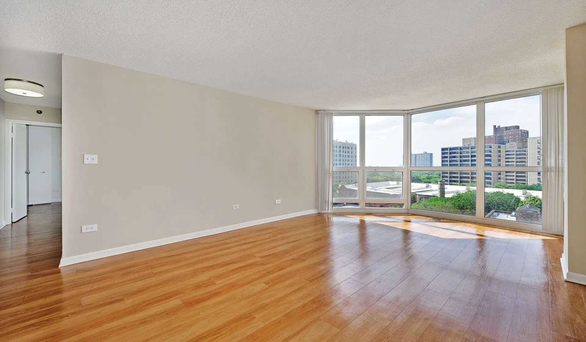 Hyde Park Tower Apartments, Chicago – 3 Bed 2 Bath