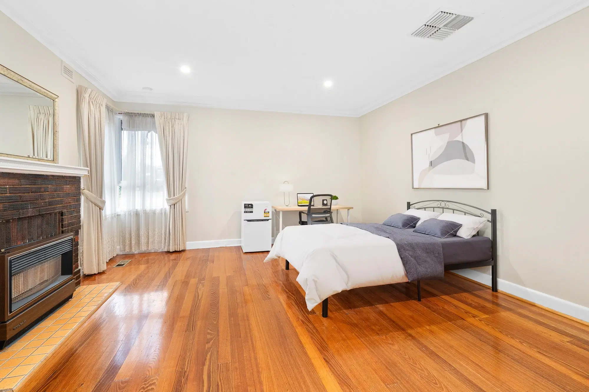 Rooming Houses,1955 Dandenong Road, Clayton, Melbourne – Large Double Room