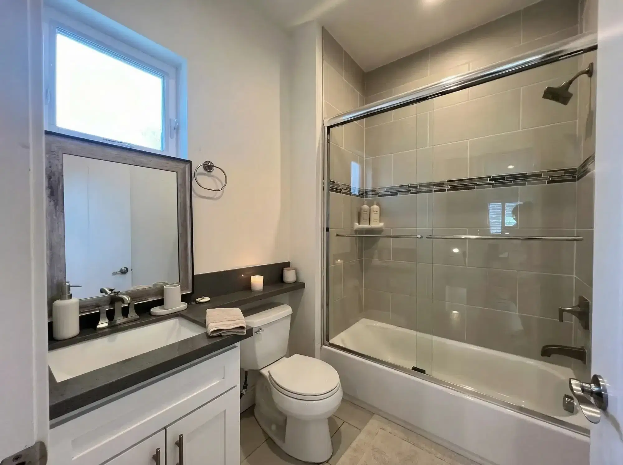 2013 Raymond Ave, Los Angeles – Bathroom
