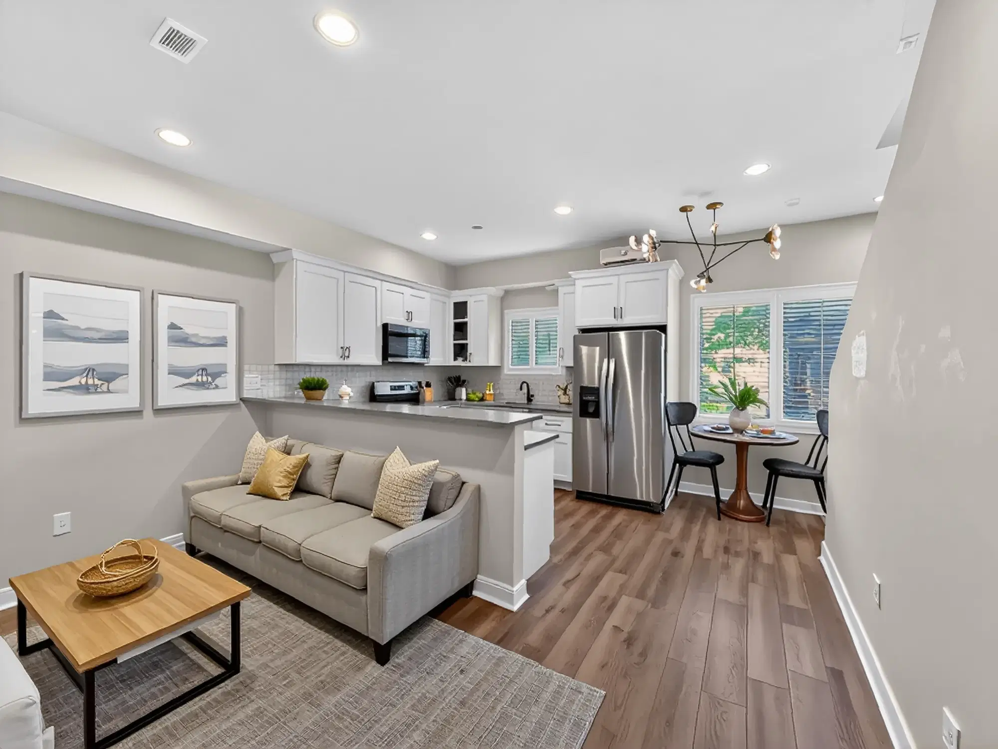 2013 Raymond Ave, Los Angeles – Common Area