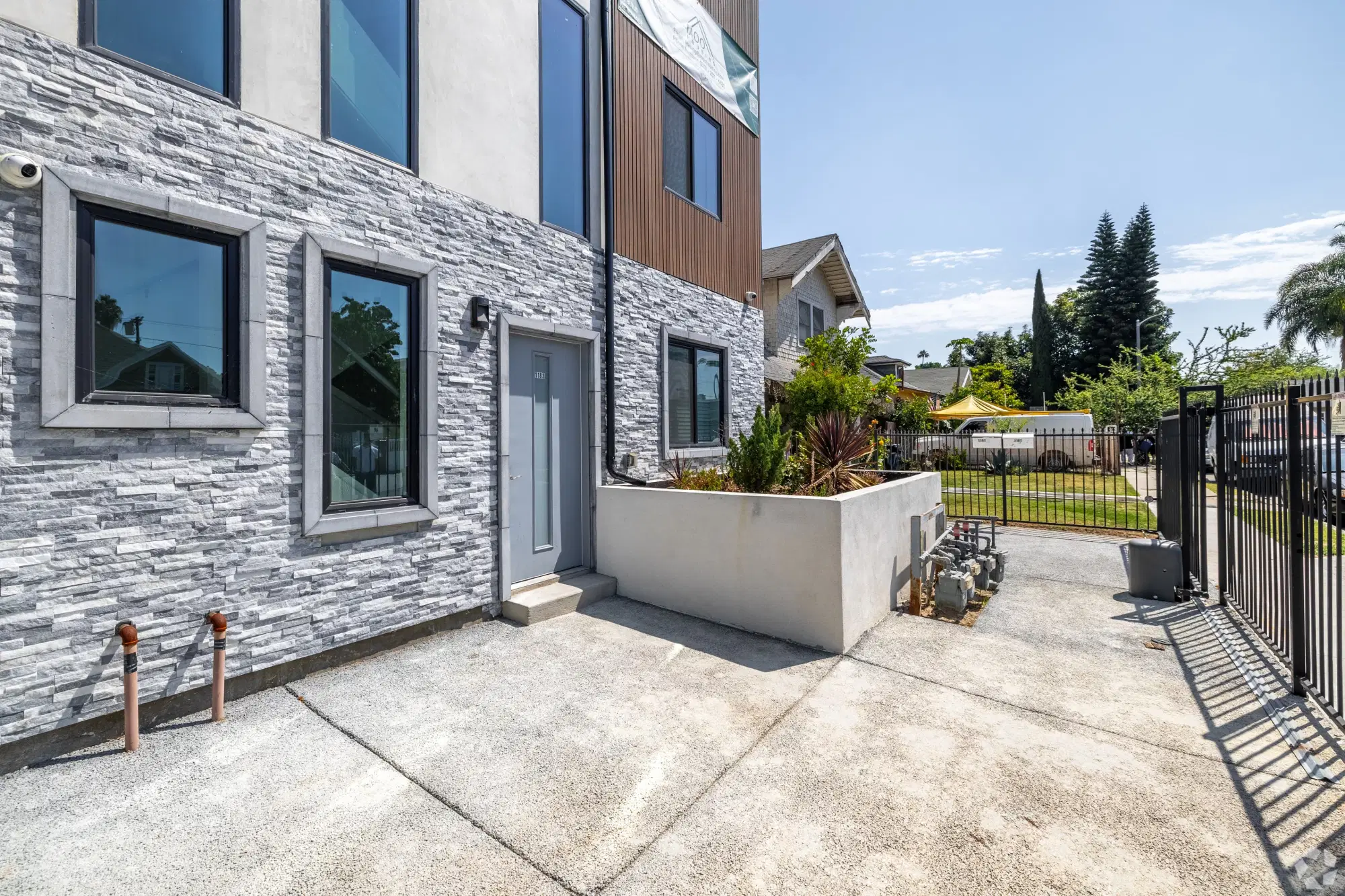 1181 Rolland Curtis Pl, Los Angeles – Exterior