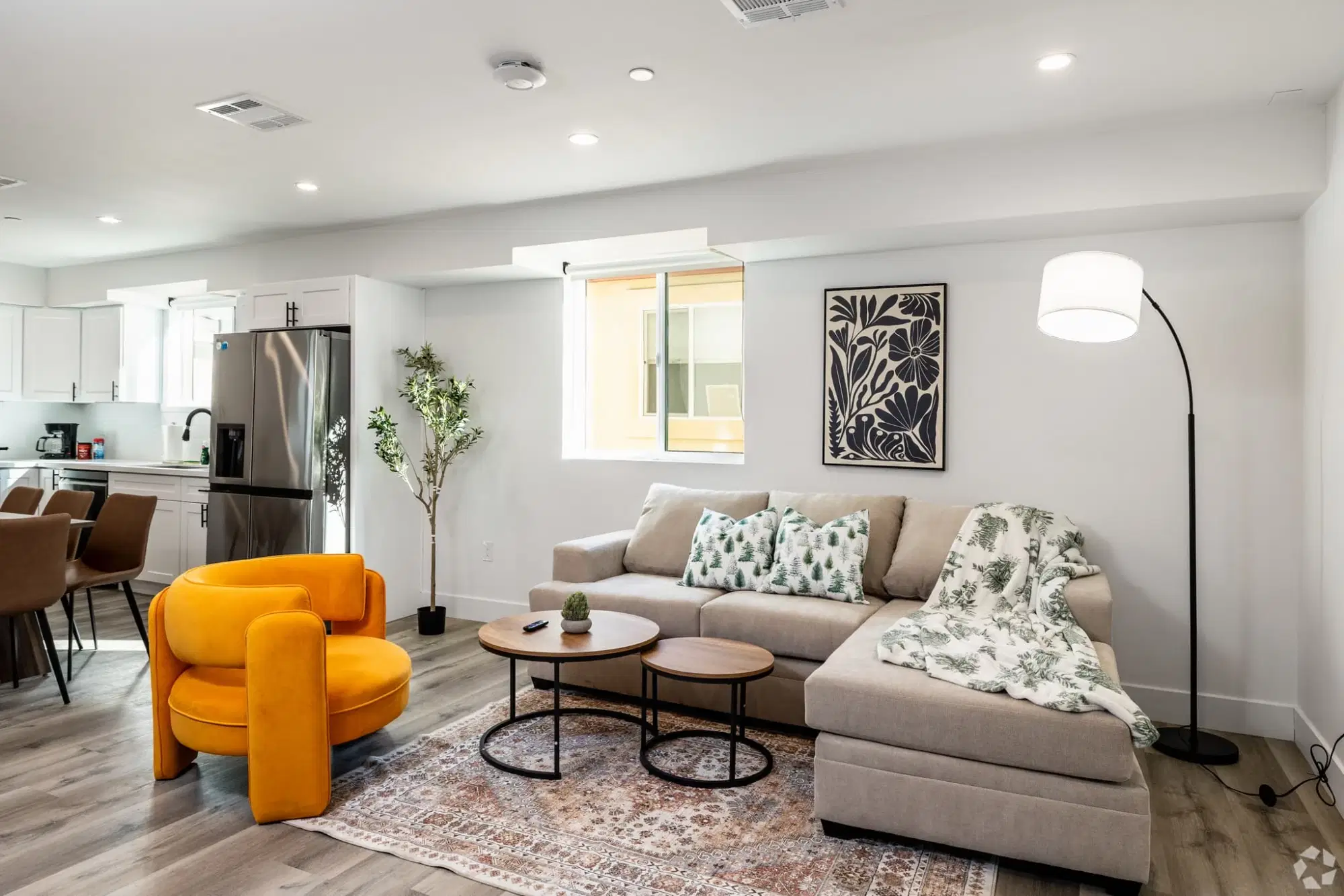 3430 Walton Ave, Los Angeles – Common Area