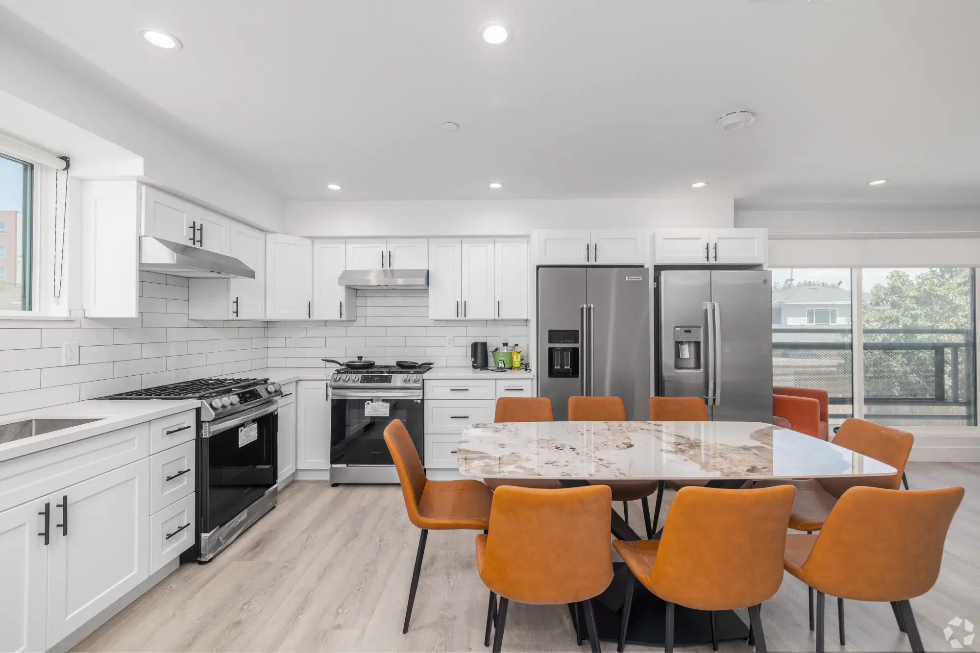 3430 Walton Ave, Los Angeles – Kitchen