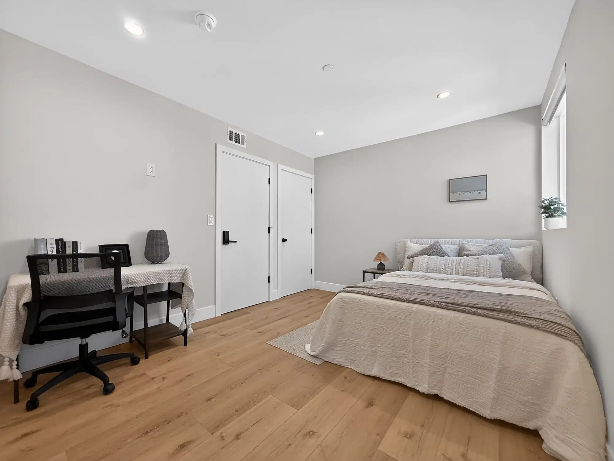 1223 W 37th Dr, Los Angeles – Bedroom