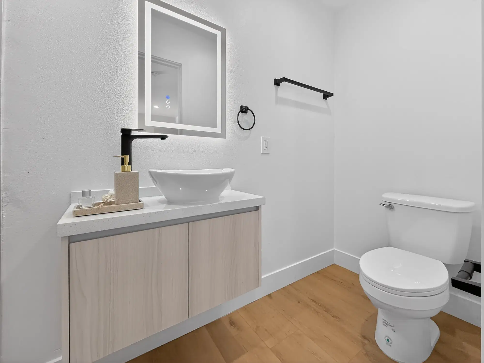 1223 W 37th Dr, Los Angeles – Bathroom