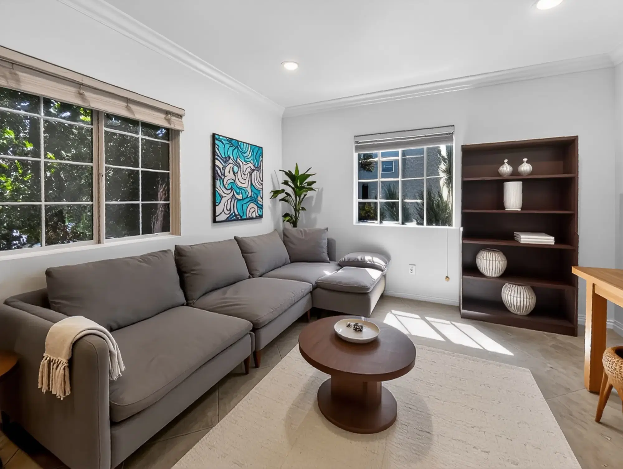 3437 S Catalina St, Los Angeles – Common Area