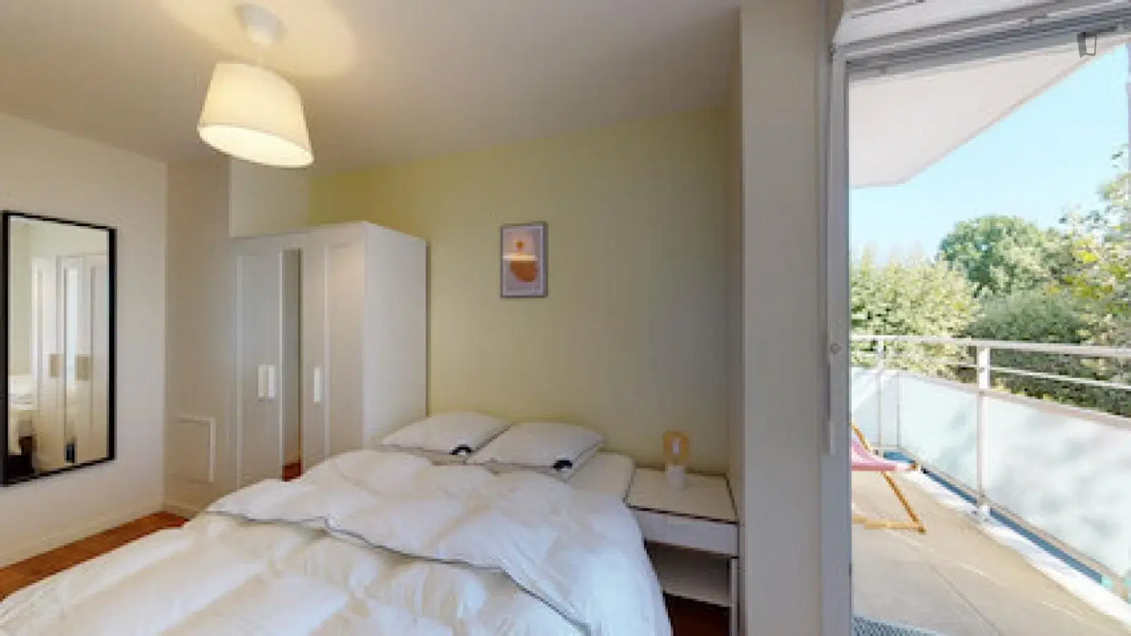 UNP 92240, Paris – 4 Bedroom 1 Bathroom