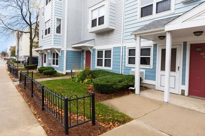 Mission Main, Boston – Exterior