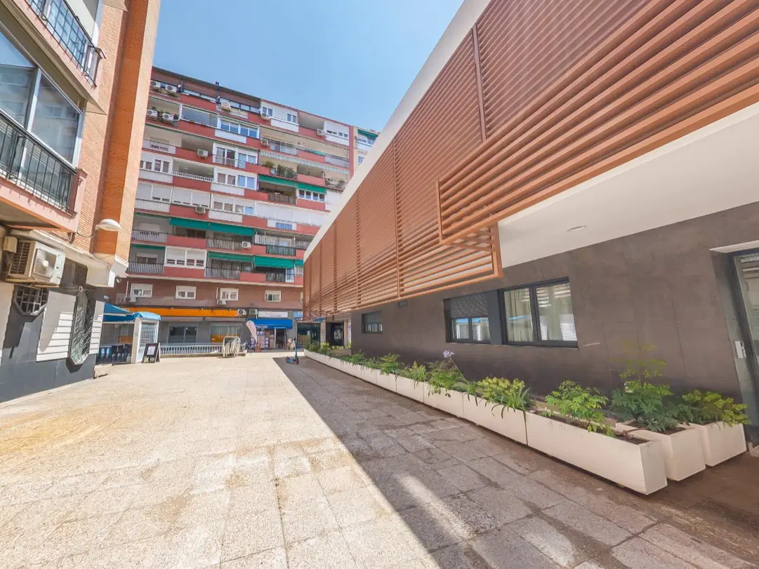 Yugo Nuevo Norte, Madrid – Exterior