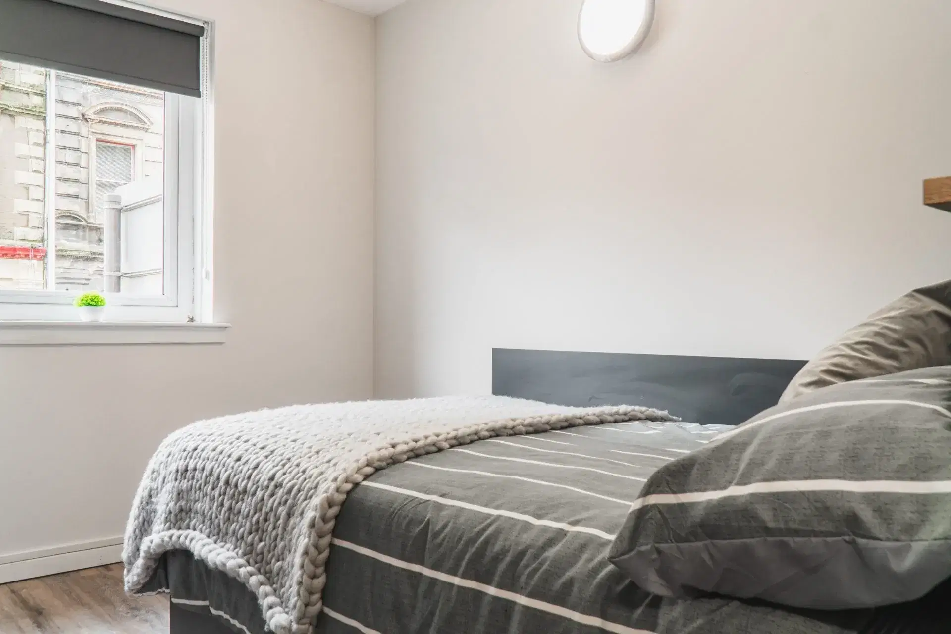 Meadowside Court, Dundee – Bedroom