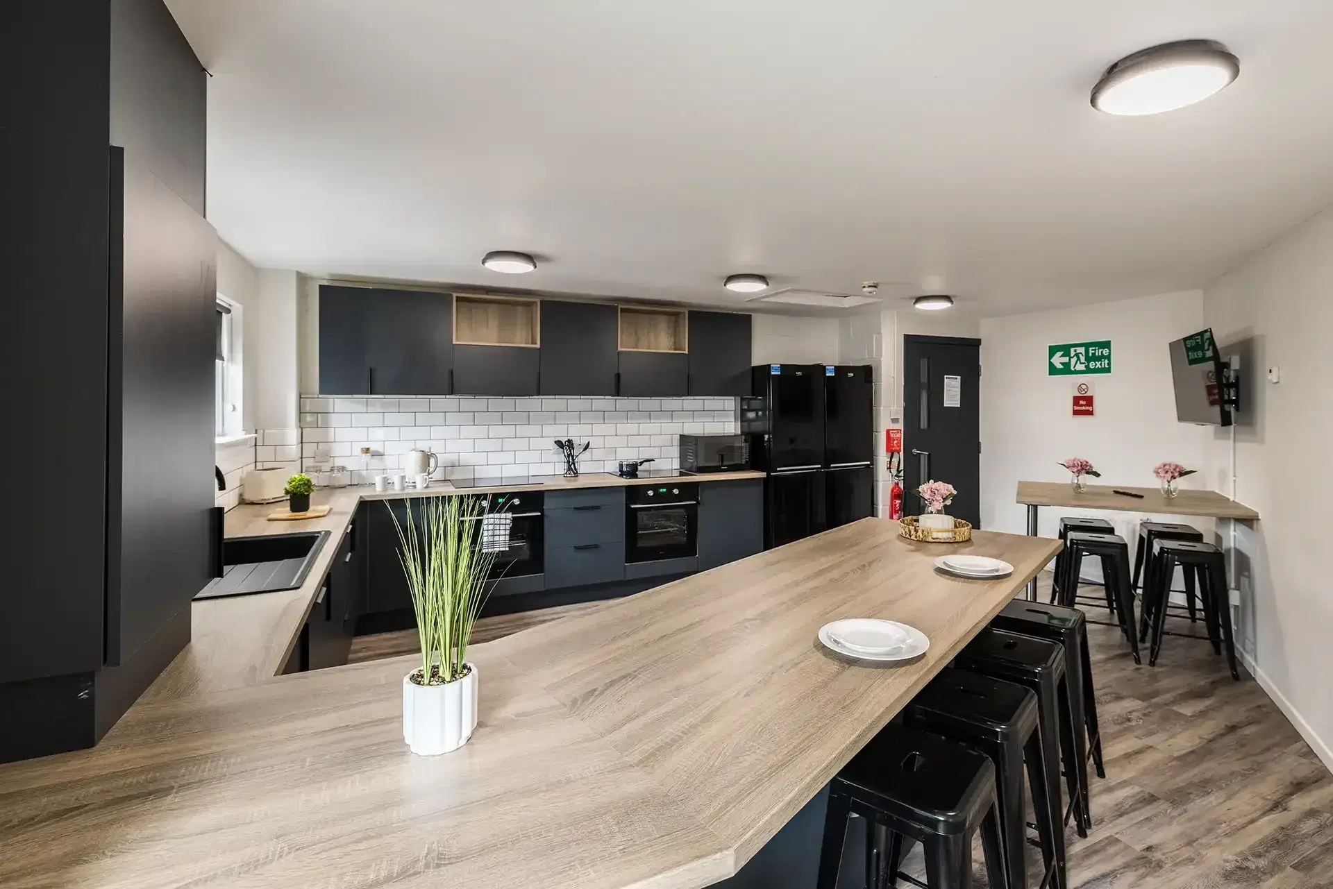 Meadowside Court, Dundee – Kitchen