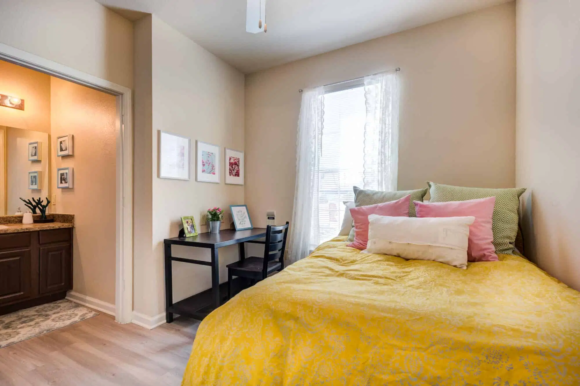 High View, San Antonio – Private Room - Flooring (4 Bed - 4 Bath)