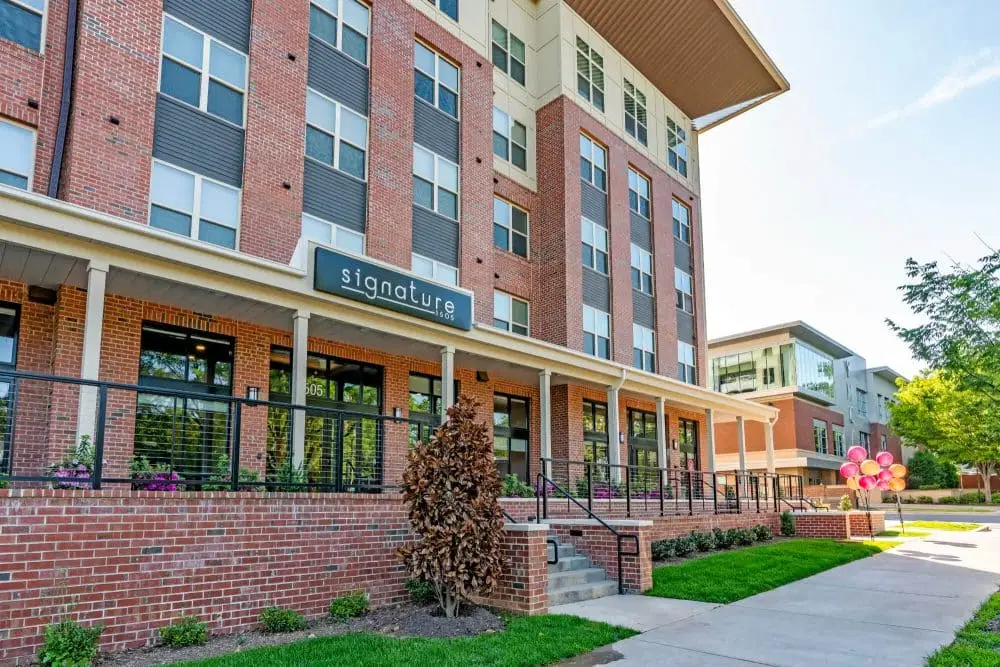 Signature 1505, Raleigh – Exterior