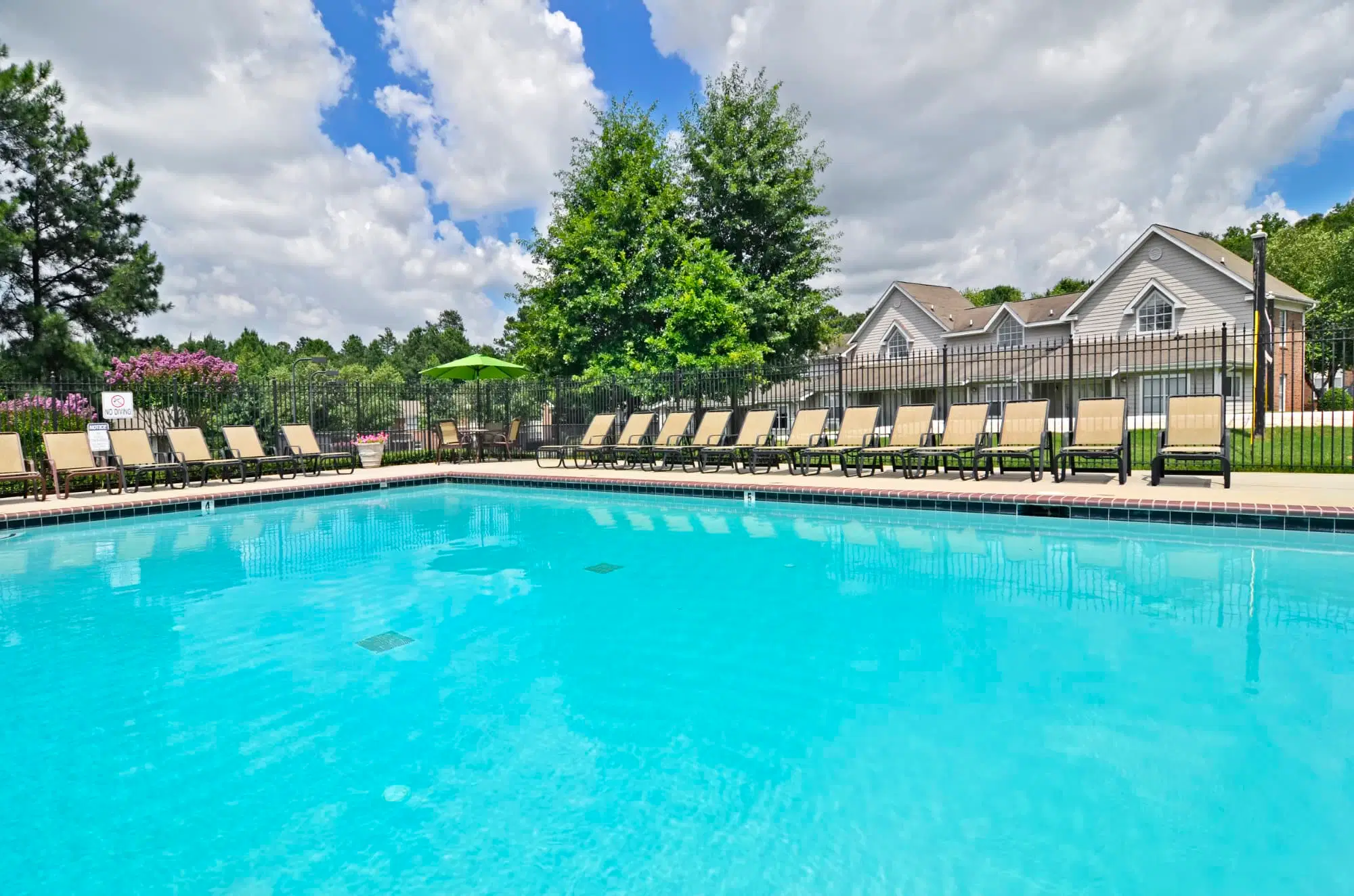 River Club Apartments, Athens – Amenities
