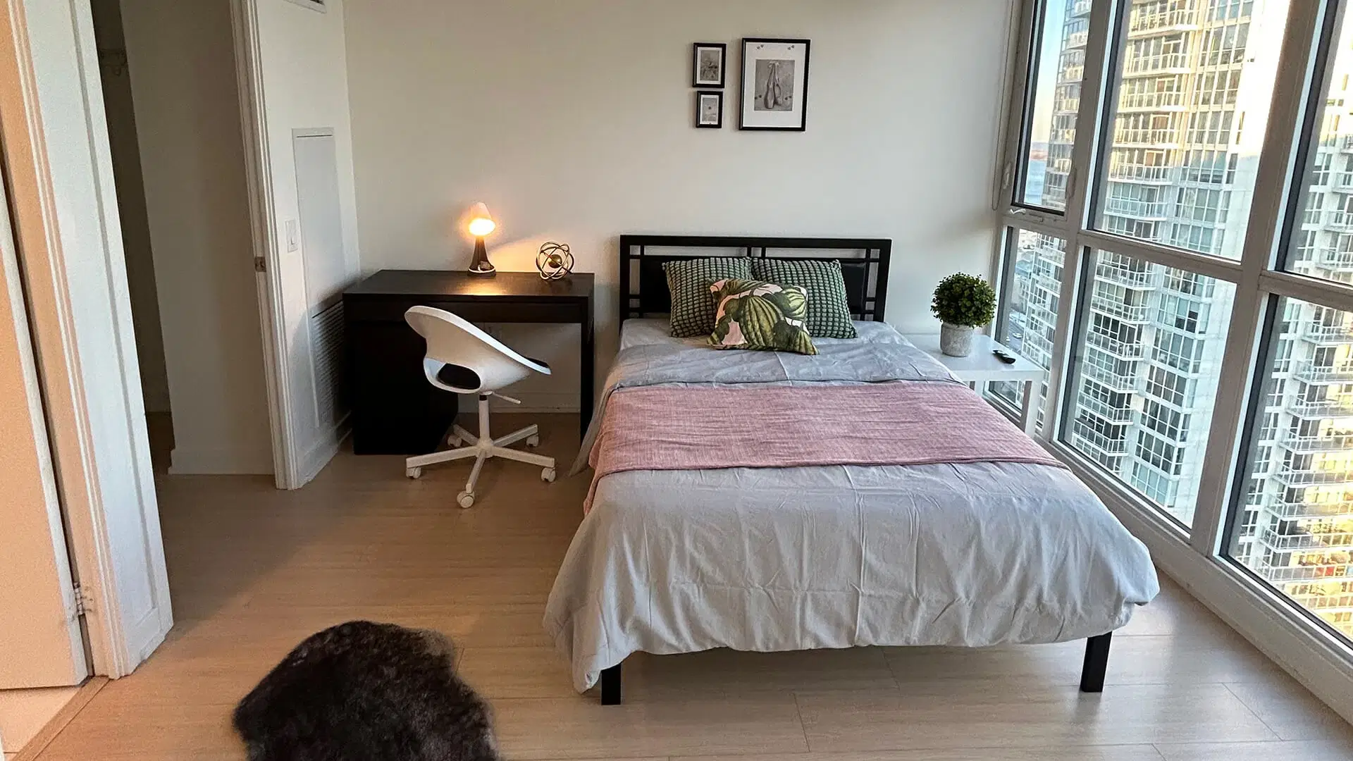 Liwinco The City Place, Toronto – Master Room & Private Bathroom | ON M5V 0J9 | 689