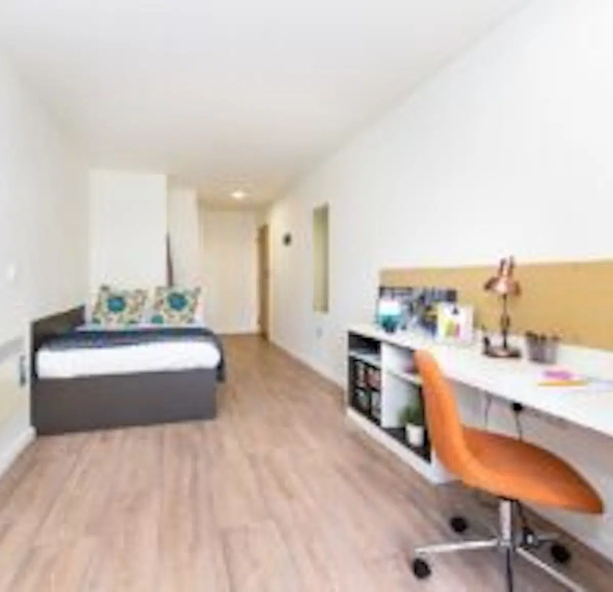 The Towpath, Chester – Ensuite Silver - Balcony