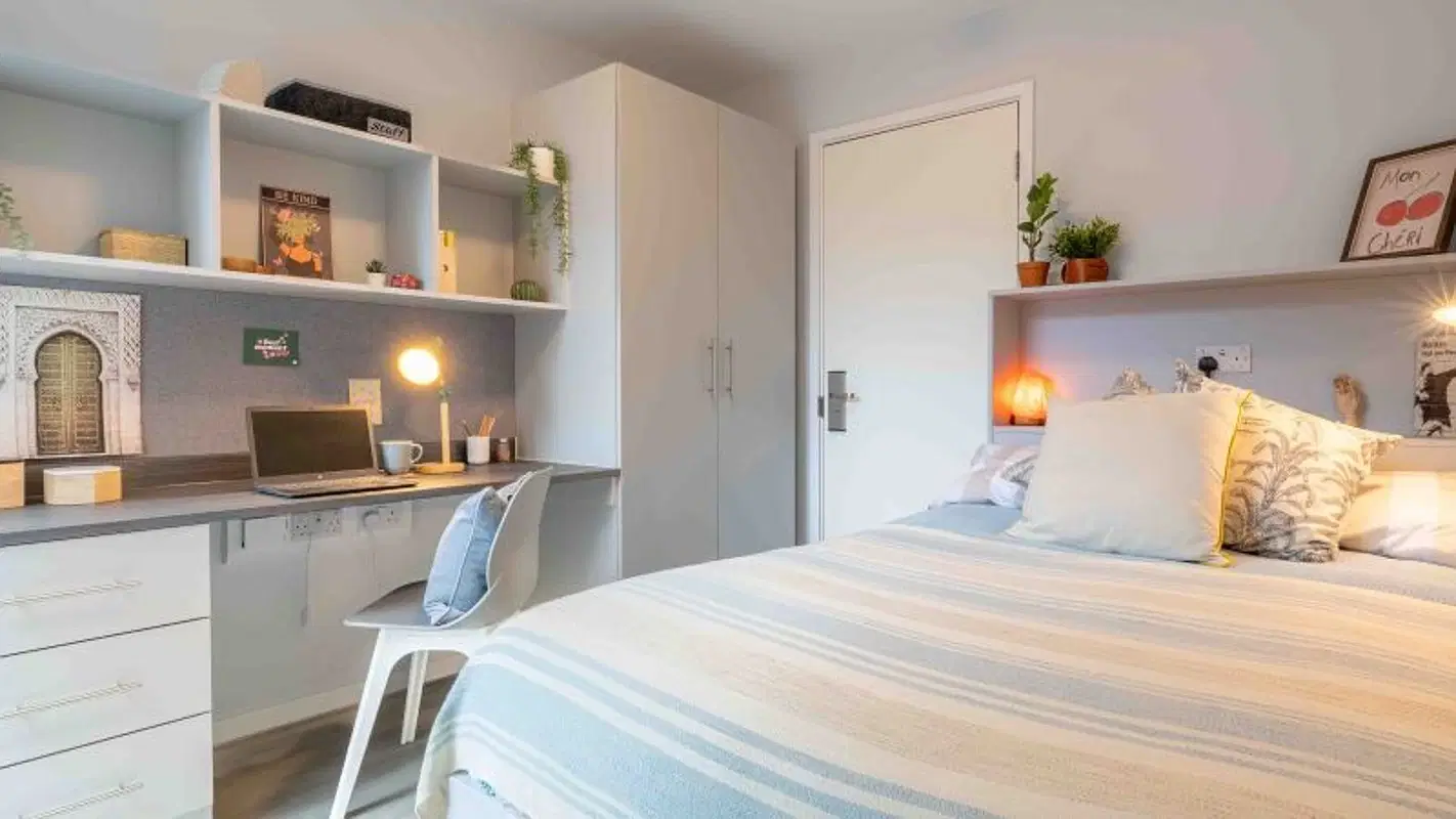 iQ City, London – Gold 2 Bed Apt Plus
