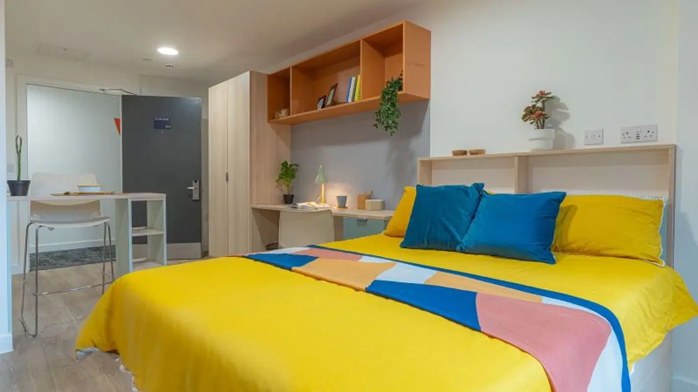 iQ Signal Place, Nottingham – Silver Studio Plus