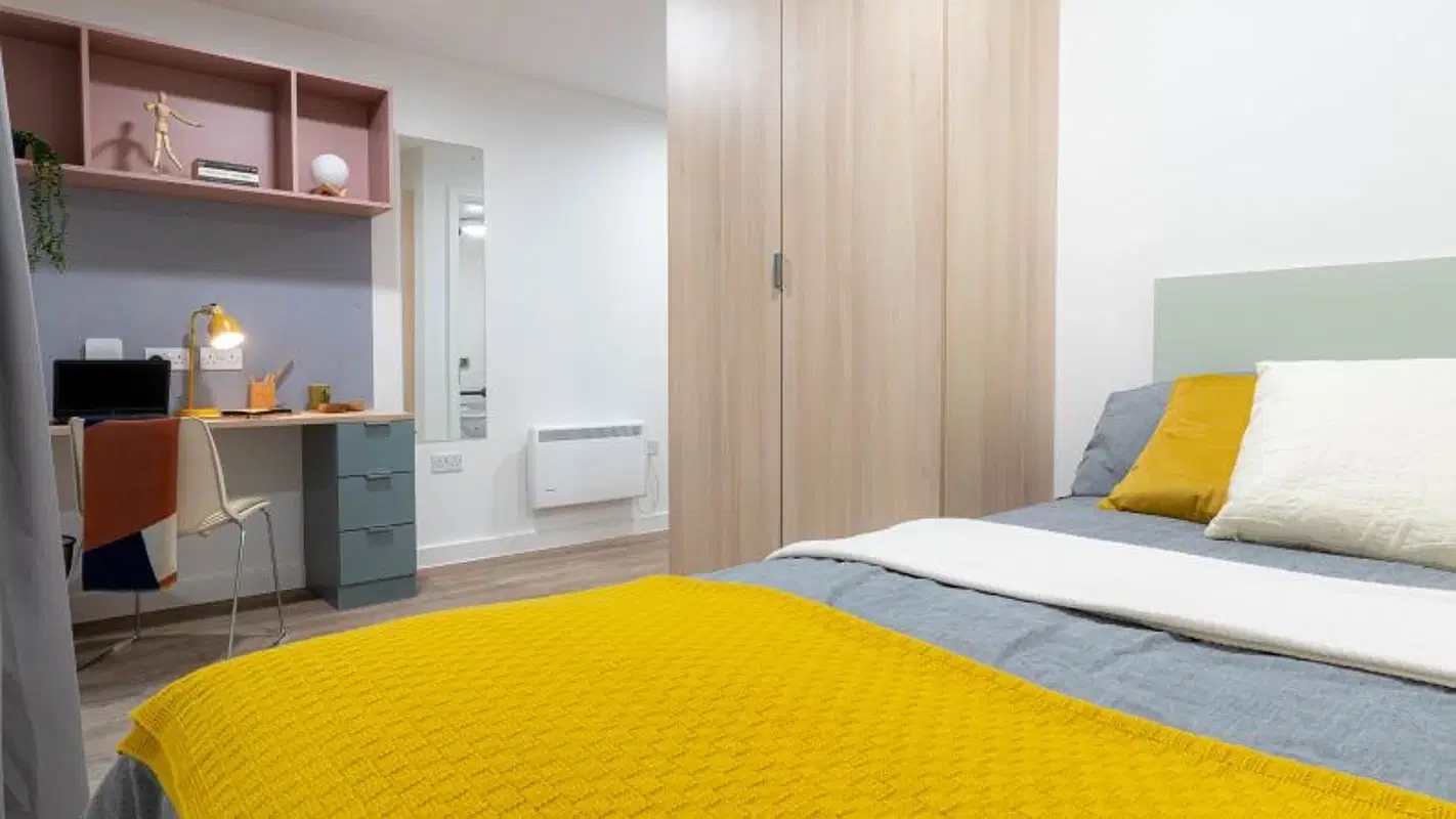 iQ Signal Place, Nottingham – Silver En Suite Premium