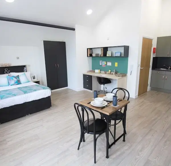 Mannequin House, London – Studio Platinum Plus