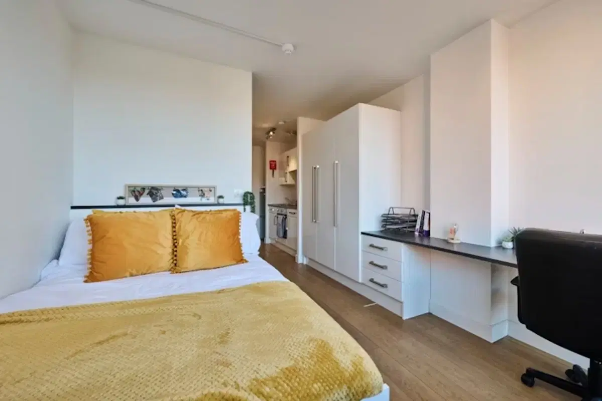 Upperton Road, Leicester – Studio Silver Plus