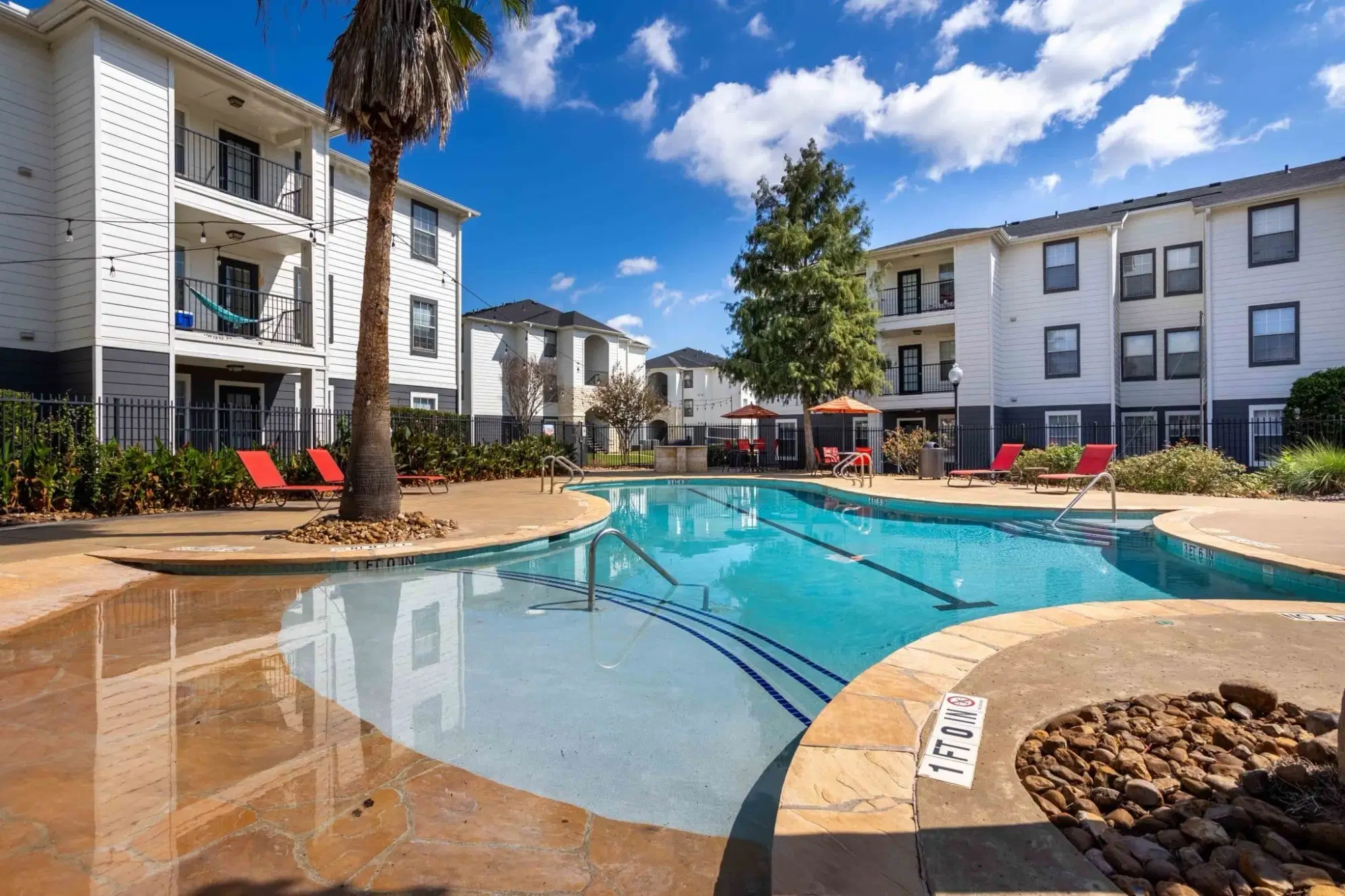 Crossing Place, College Station – Exterior