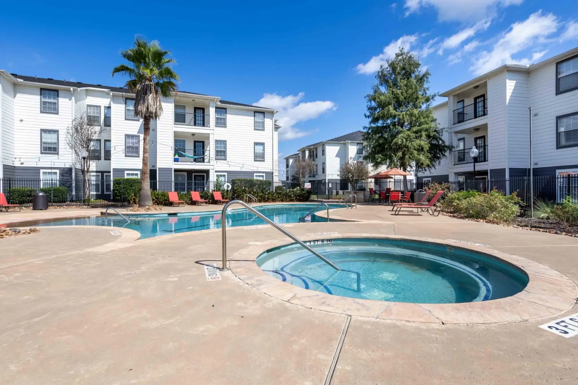 Crossing Place, College Station – Exterior