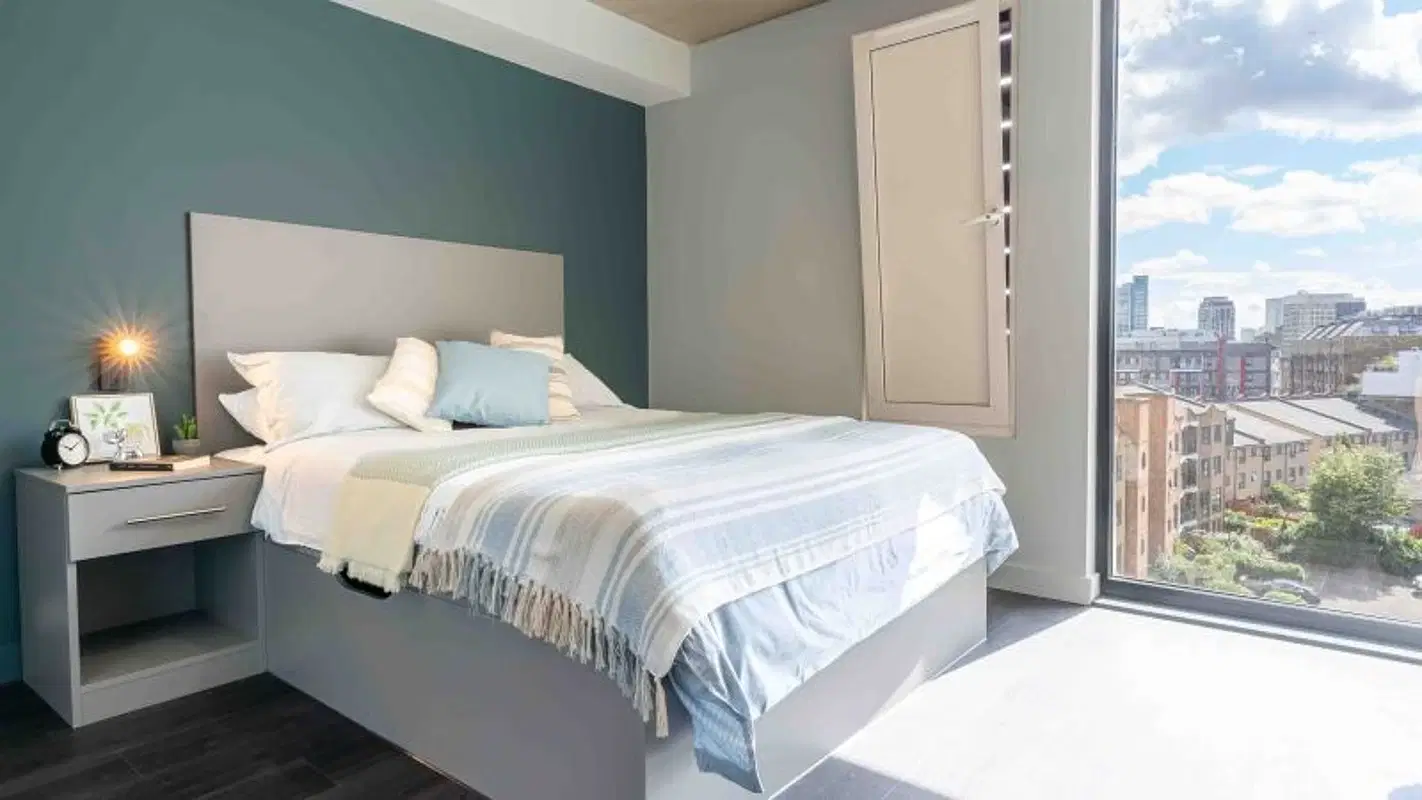 iQ Aldgate, London – Platinum Studio Deluxe
