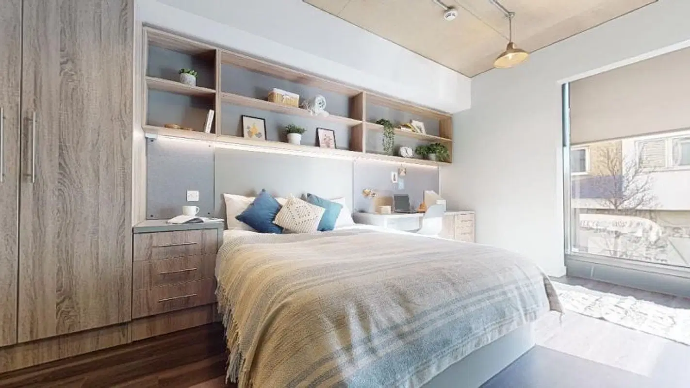 iQ Aldgate, London – Diamond Studio Deluxe