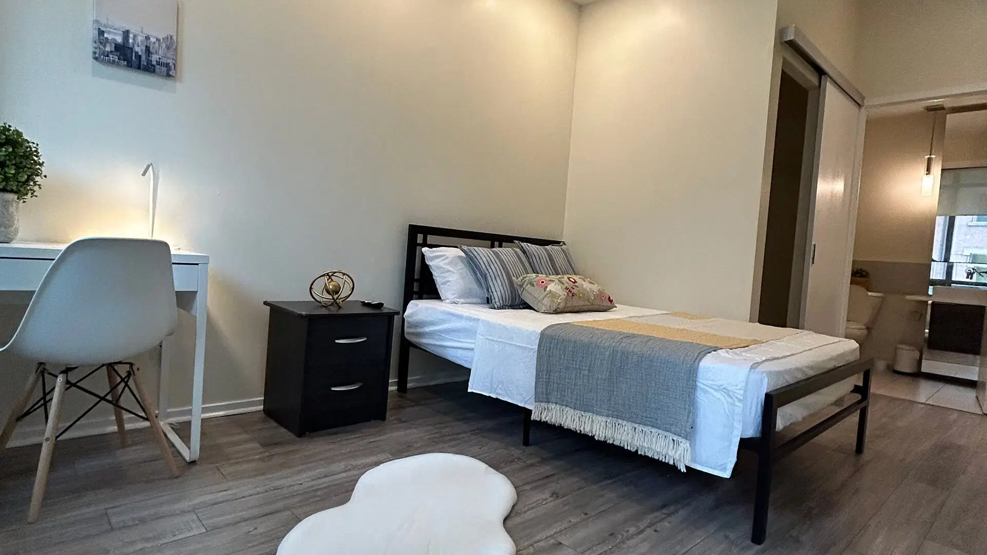 Liwinco King West, Toronto – Master Room & Private Bathroom | ON M5V 0K4_707