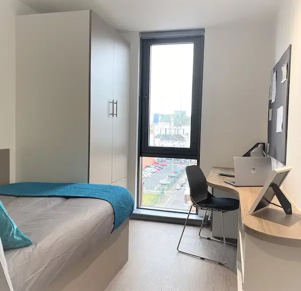 Great Patrick Street, Belfast – Ensuite Bronze - City View