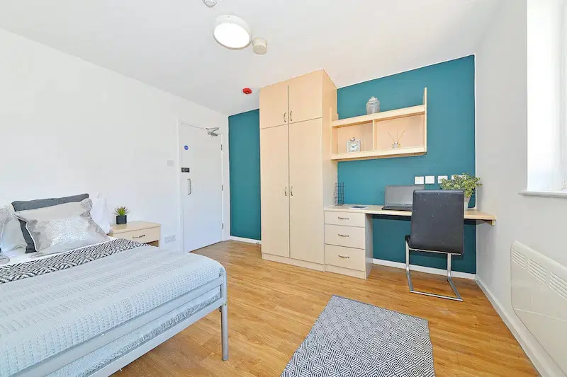 Manchester Court, Manchester – Silver