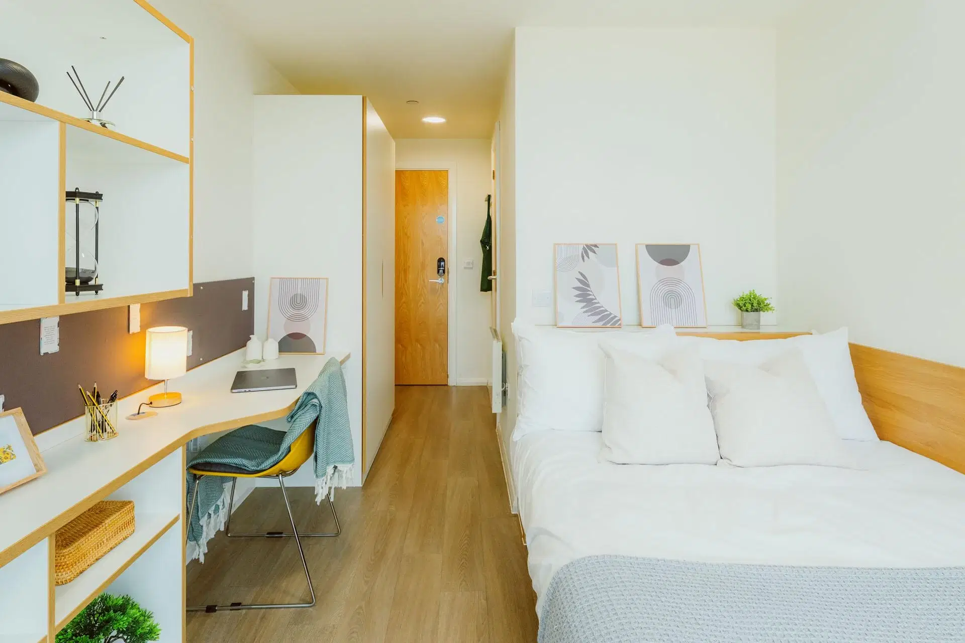 Bridge Street Exchange, Cardiff – Bronze En Suite (Compact Cluster)