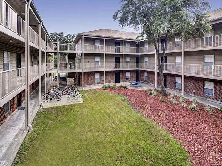 Royal Village, Gainesville – Exterior