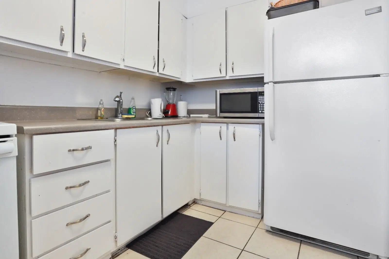 77 Huntley, Toronto – Kitchen