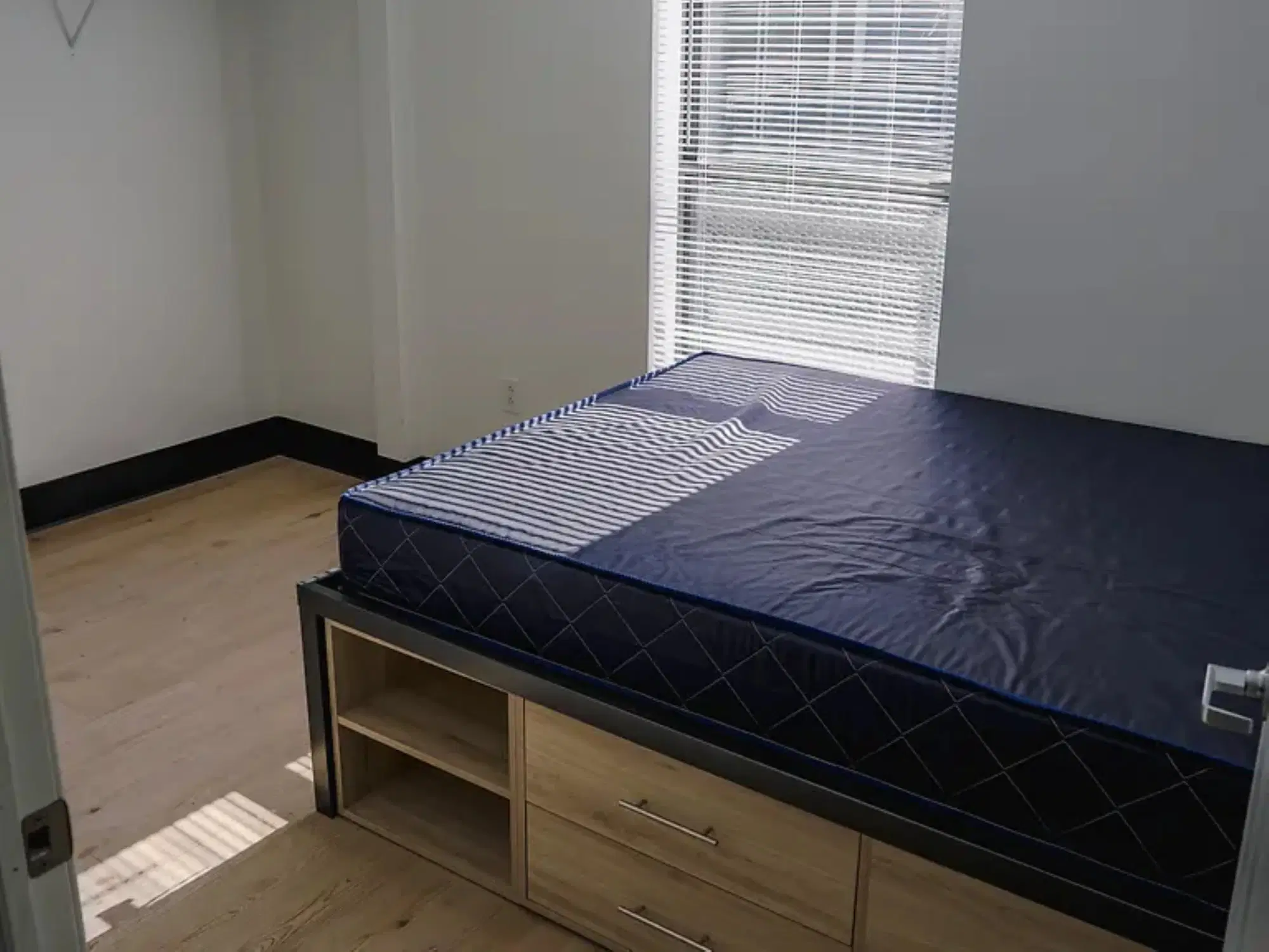 Yugo Champaign South 3rd Lofts, Champaign – 4 Bed 2 Bath Loft