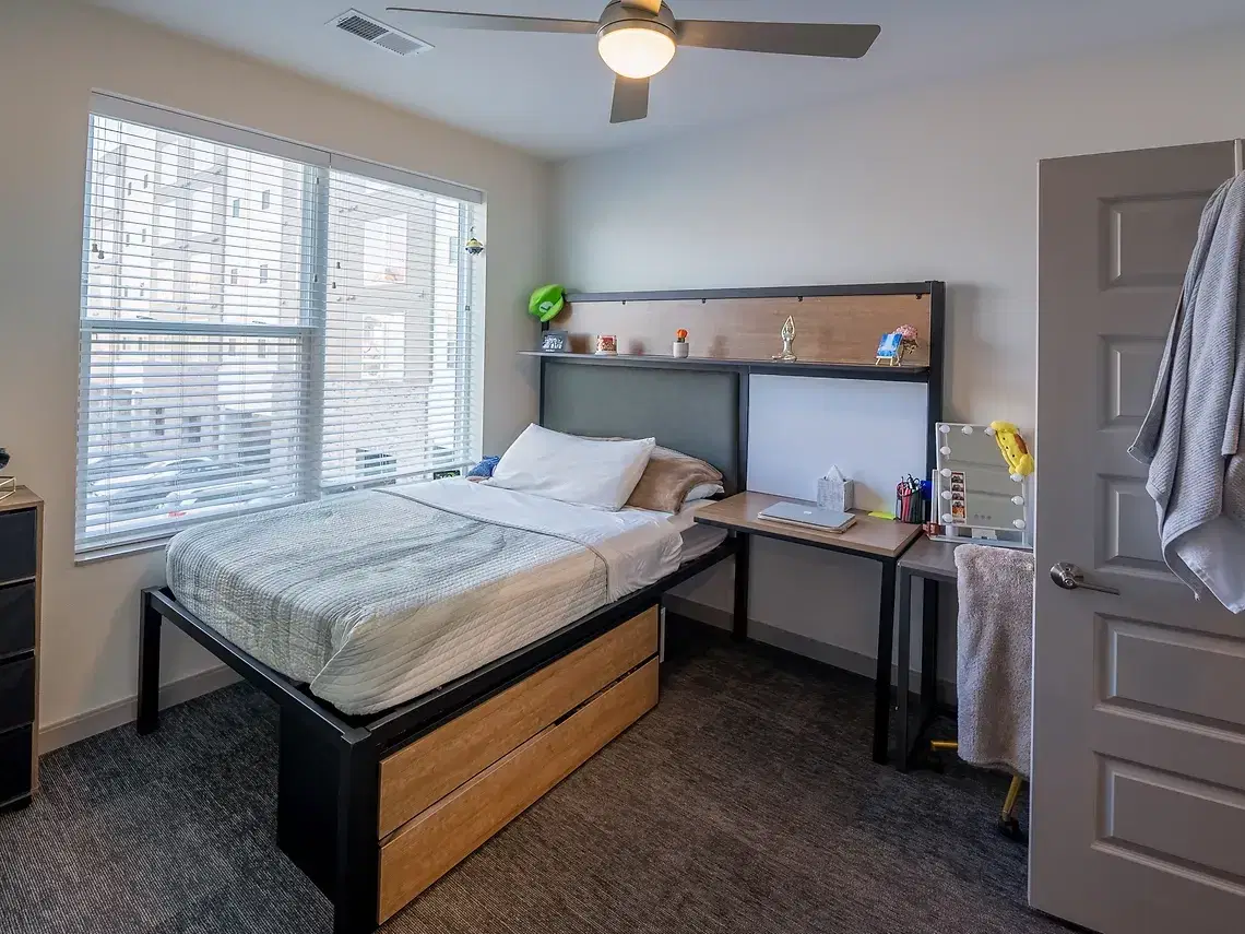 Yugo Urbana Illinois, Champaign – 1 Bed, 1 Bath Classic