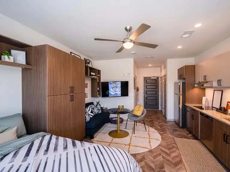 Yugo Urbana Illinois, Champaign – Studio Classic