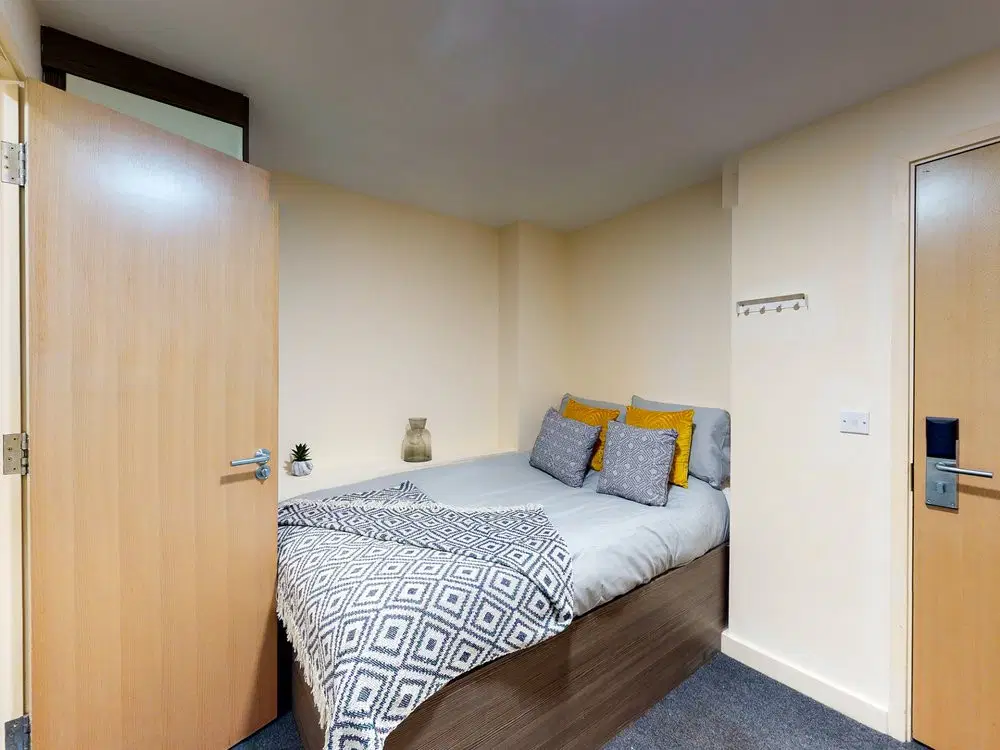 The Cube, Bolton – Deluxe Studio