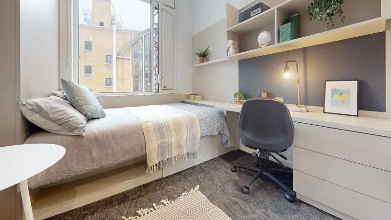 iQ Vega, London – Bronze En Suite