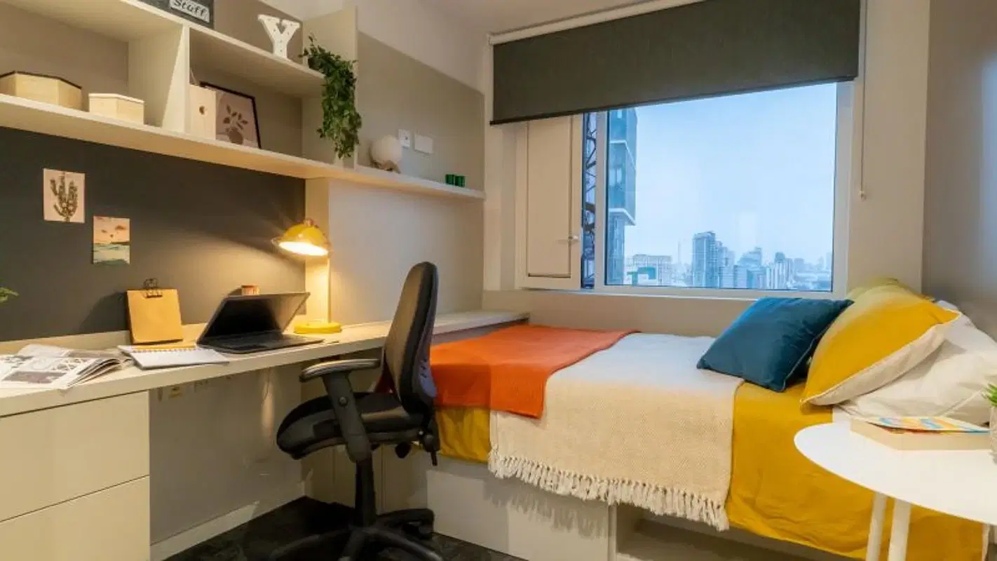 iQ Vega, London – Silver En Suite Plus