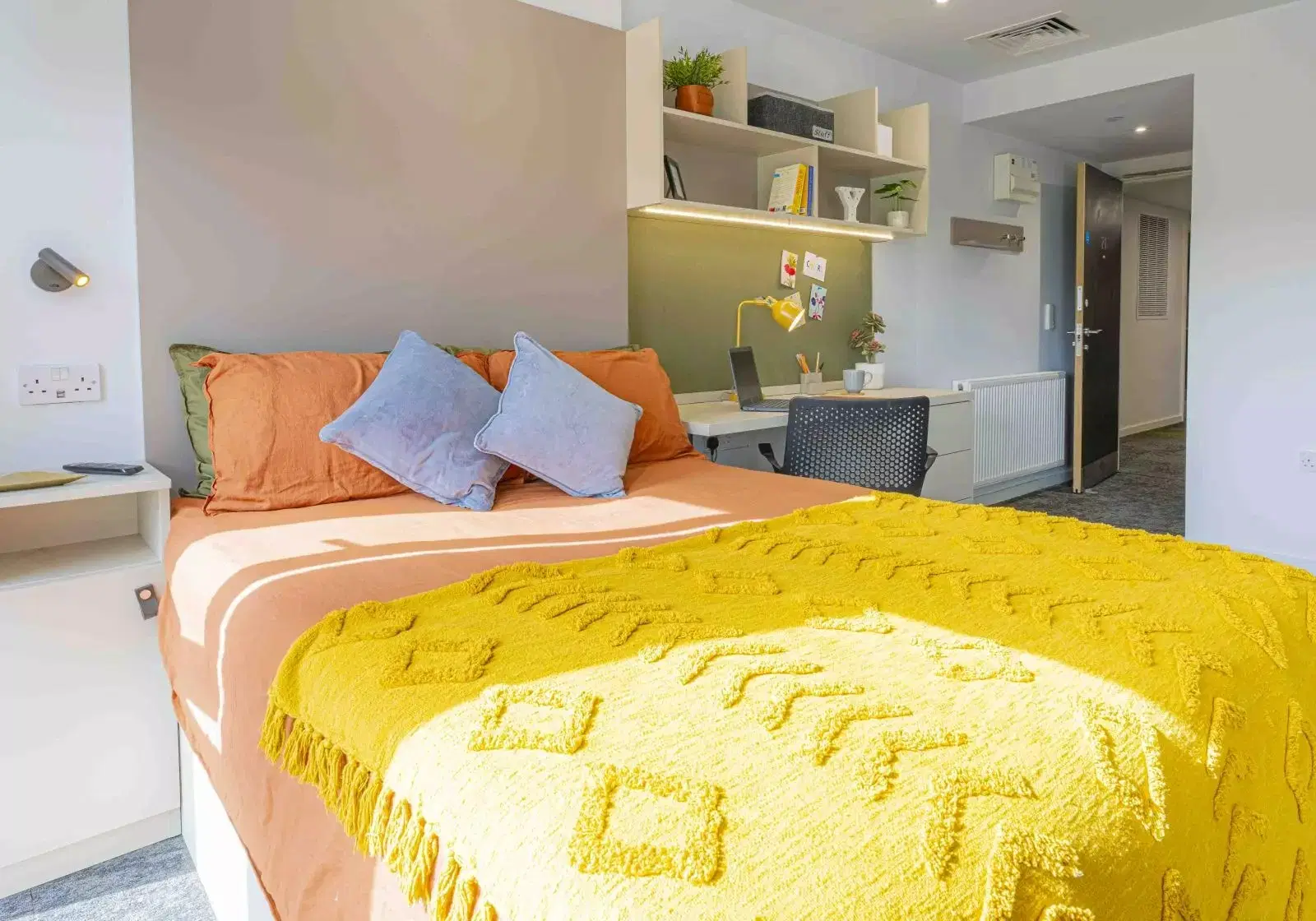 iQ Vega, London – Bronze Studio Plus
