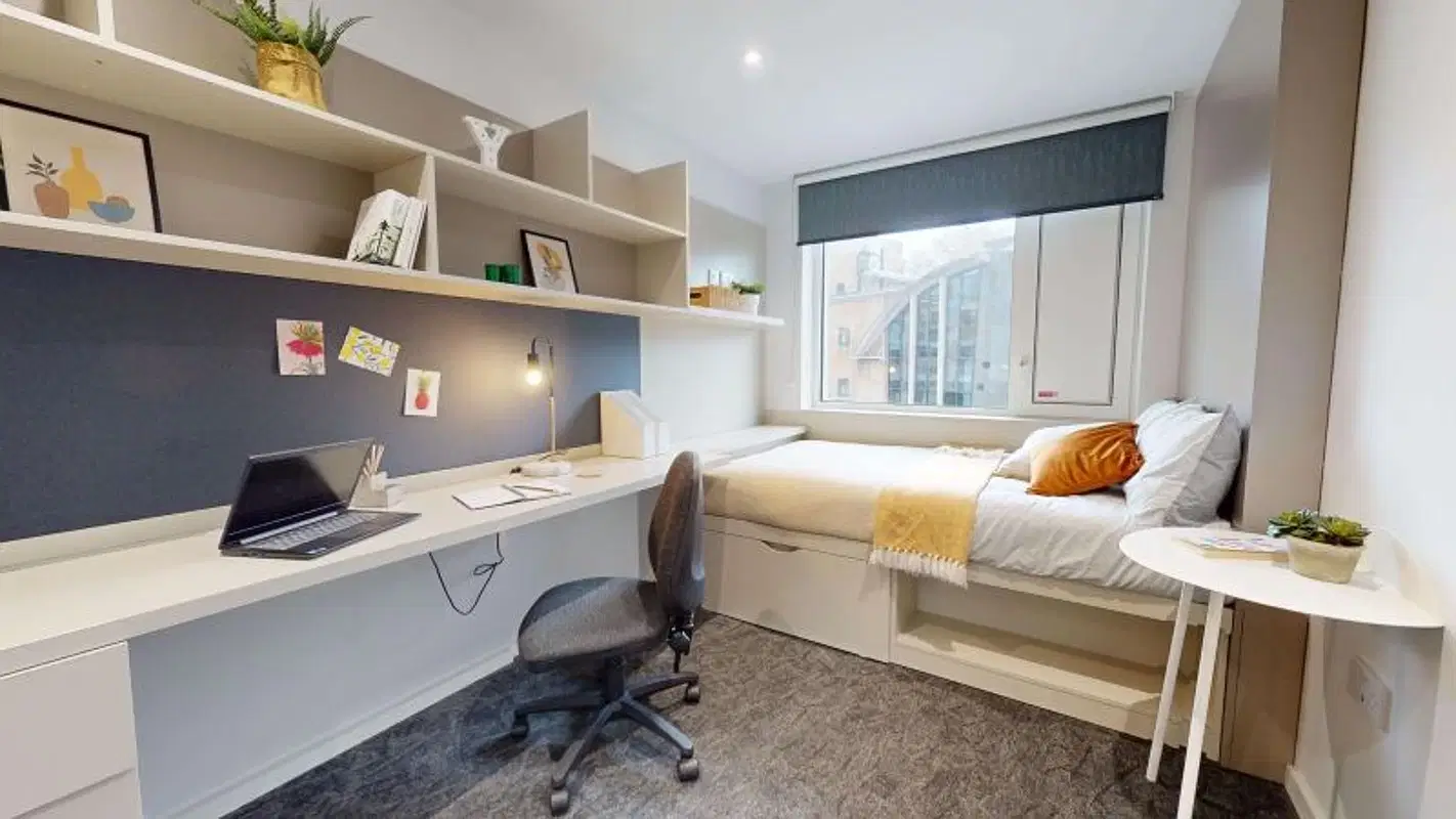 iQ Vega, London – Bronze En Suite Plus