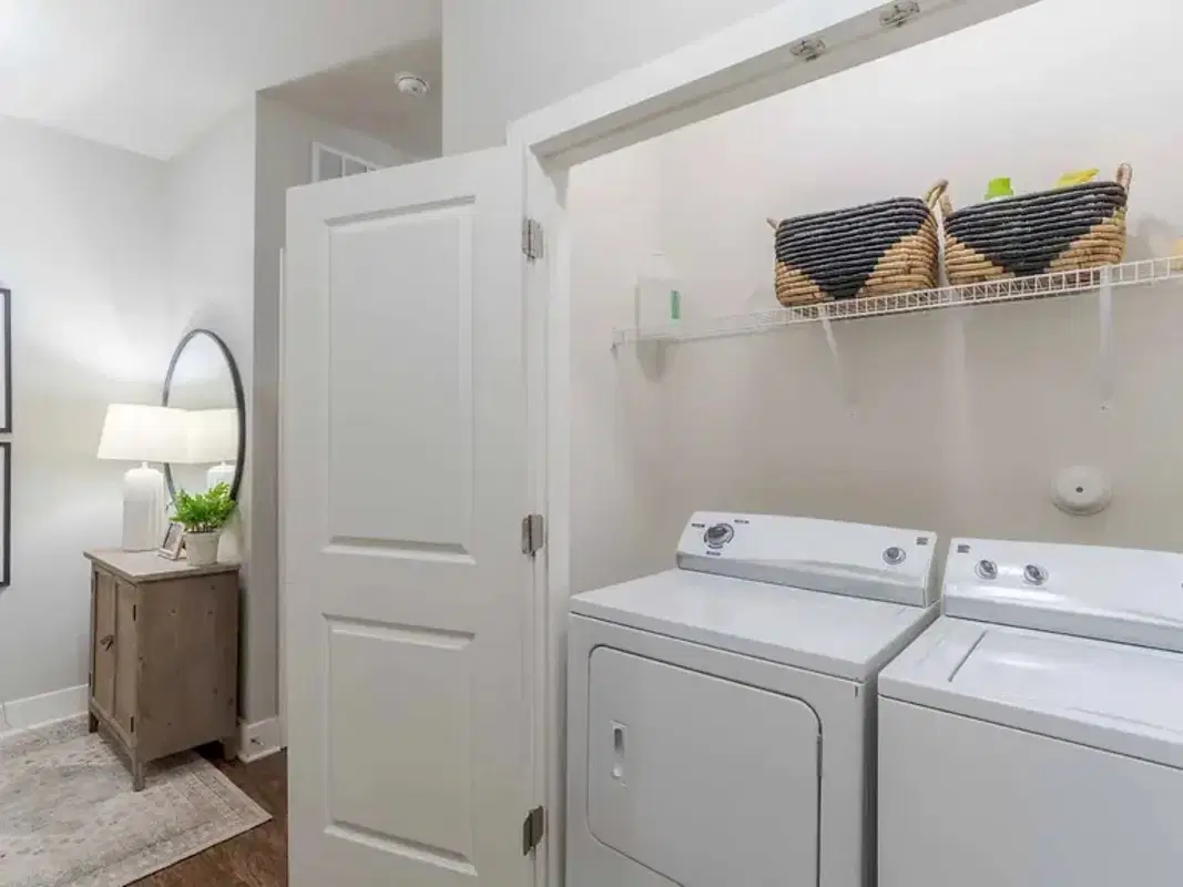 Yugo Charlotte College Downs, Charlotte – Amenities