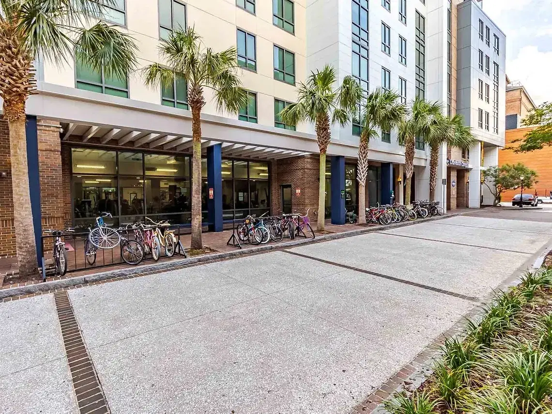 Yugo Charleston Campus, Charleston – Exterior