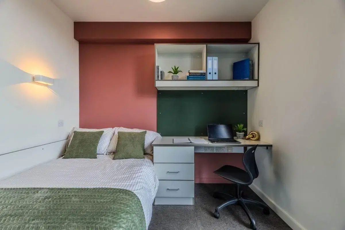 Powis Place, Aberdeen – Standard Ensuite