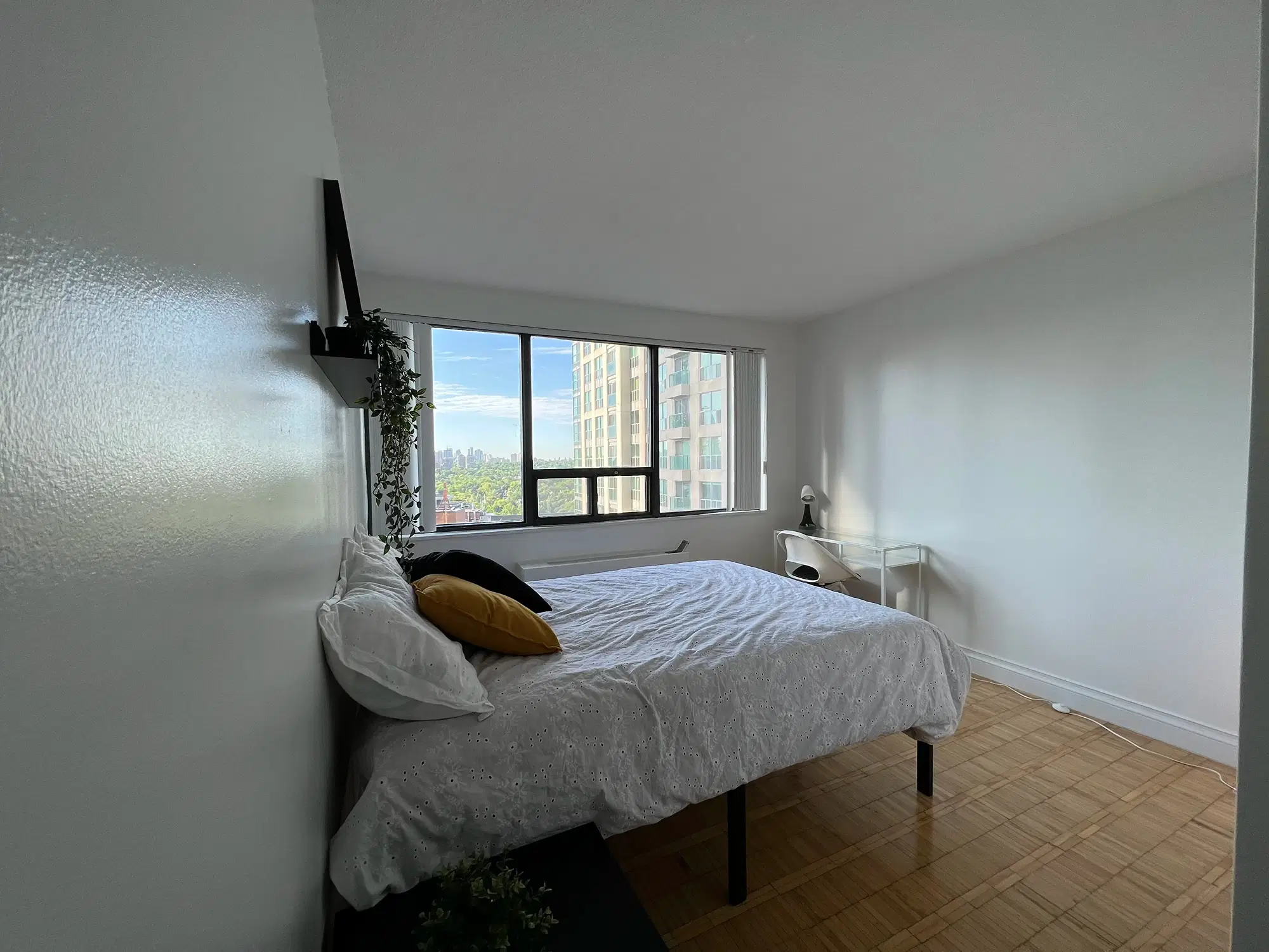 88 Bloor St West, Toronto – Bangkok Room (1 Bed 1 Bath)