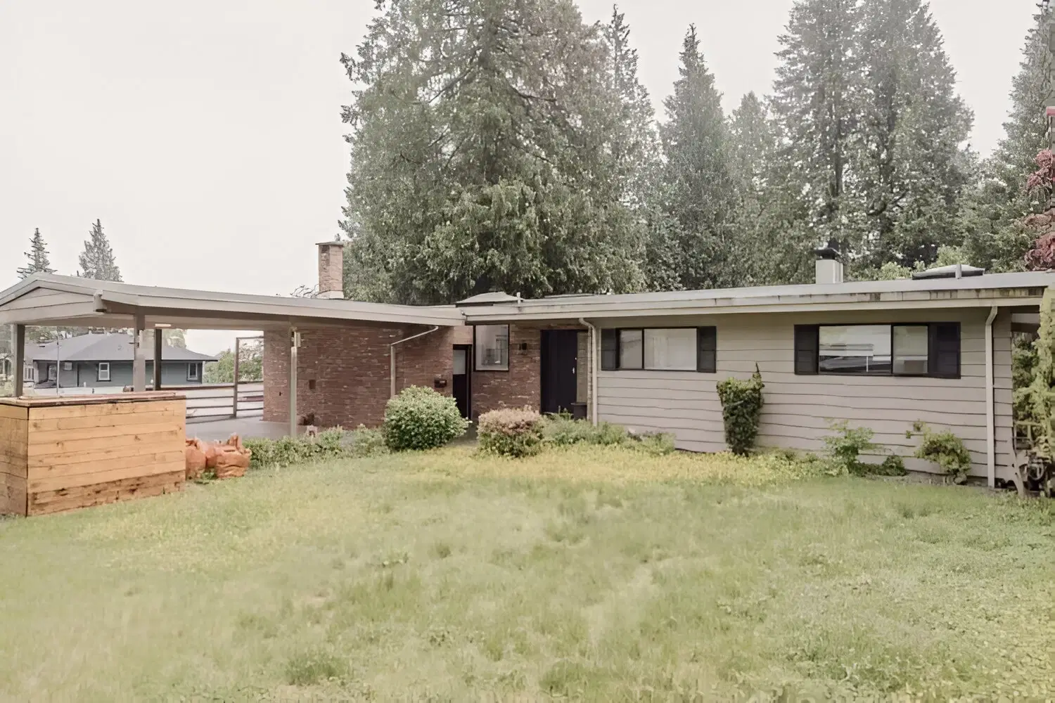 1177 15th St East, Vancouver – Exterior