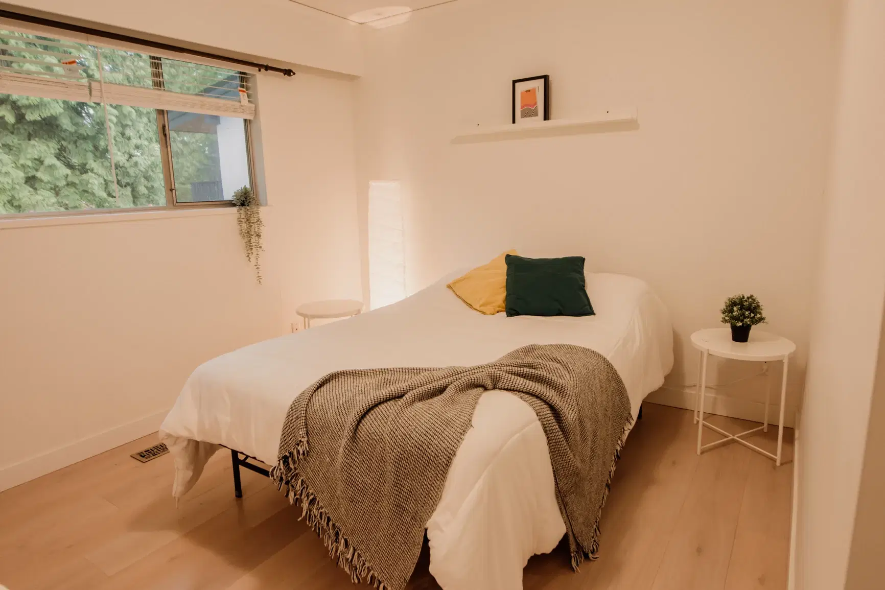 1177 15th St East, Vancouver – Room in a 1 Bed 1 Bath | Sodalite Master Room